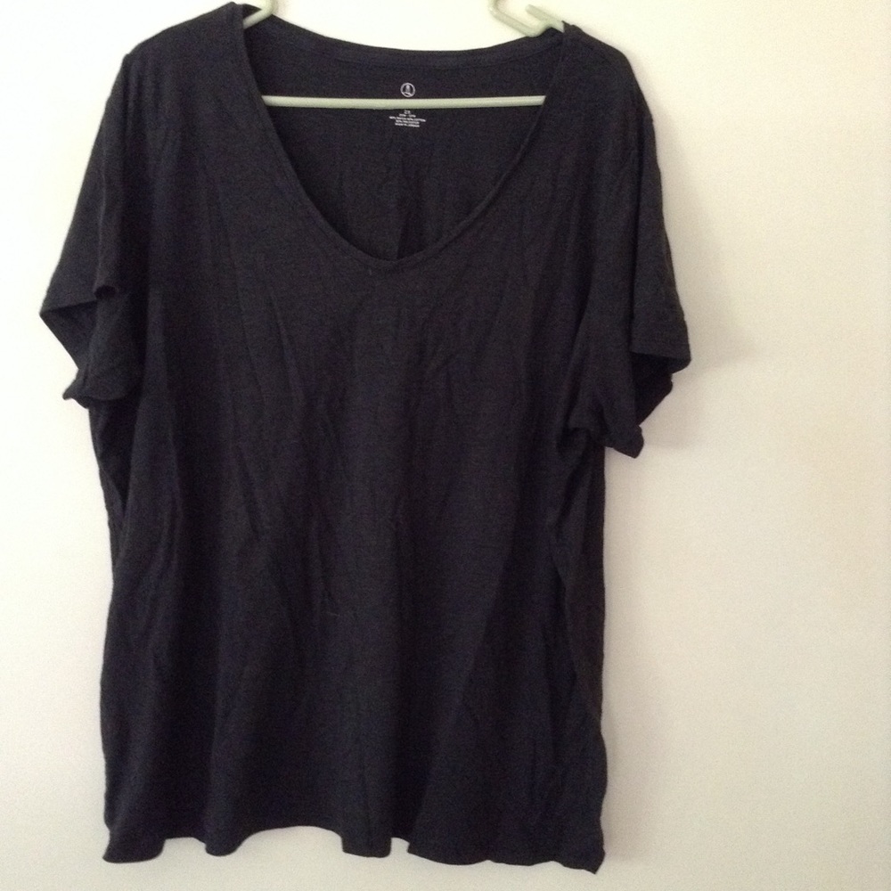 Lands' End black t-shirt